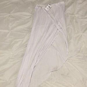 White slit skirt